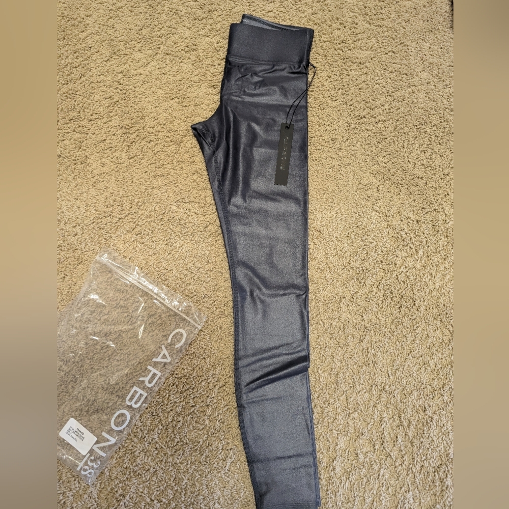 Carbon38 Takara Leggings size small, Charcoal